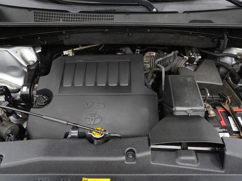 Used 2014 Toyota Highlander XLE AWD/4WD image 29