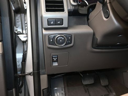 Used 2021 Ford Expedition XLT image 13