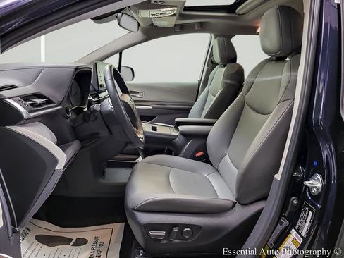 Certified 2024 Toyota Sienna XLE AWD/4WD image 8