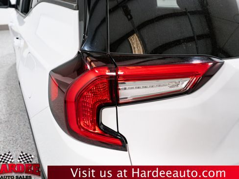 Used 2022 GMC Terrain SLE image 9