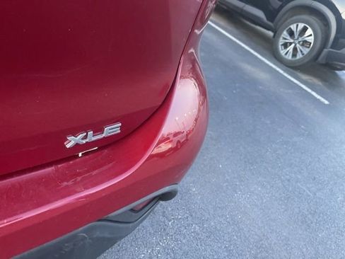 Used 2023 Toyota Highlander XLE image 11