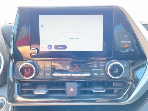 Certified 2025 Toyota Highlander XLE AWD/4WD image 8