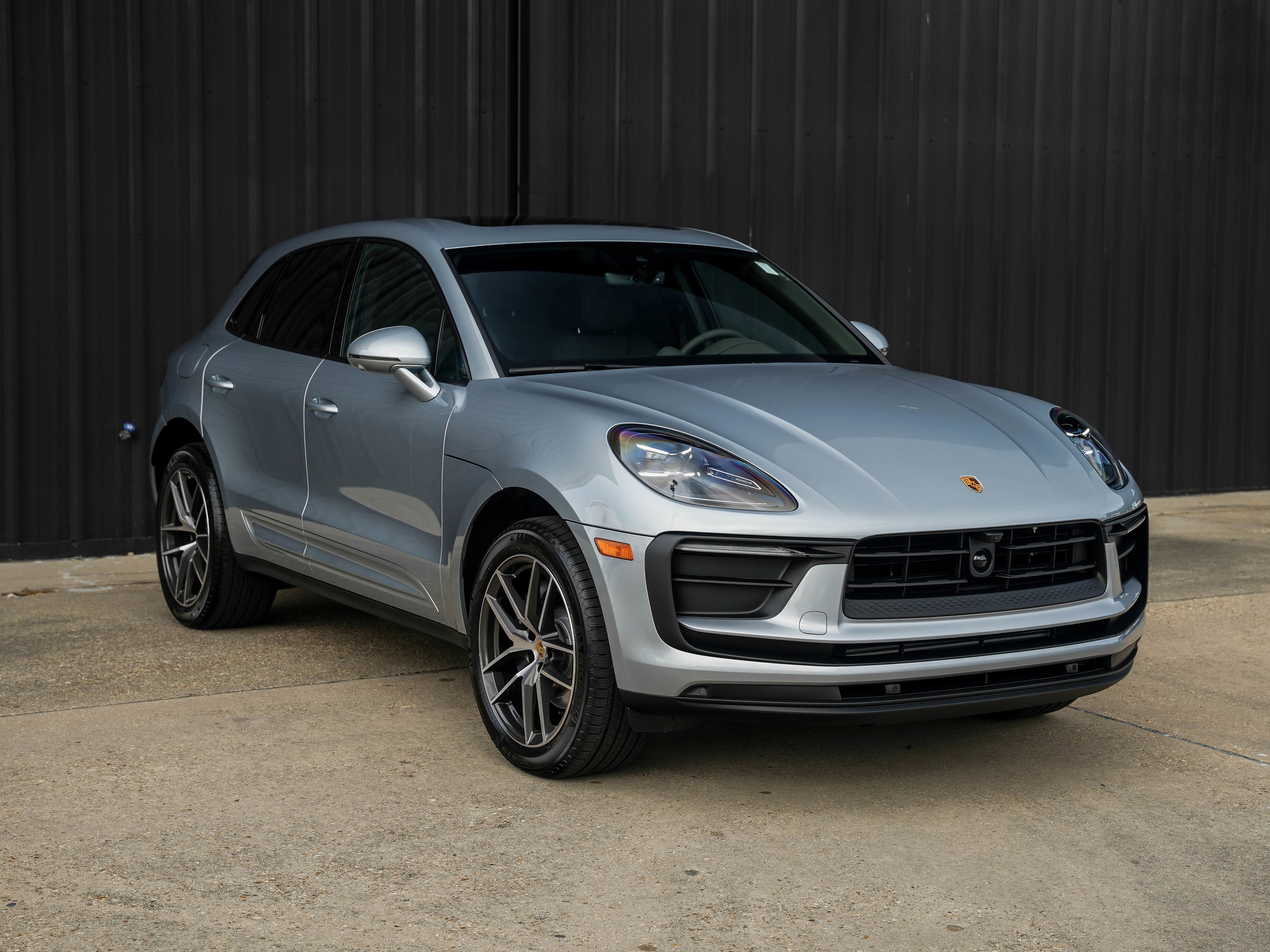 Certified 2026 Porsche Macan AWD/4WD image 7