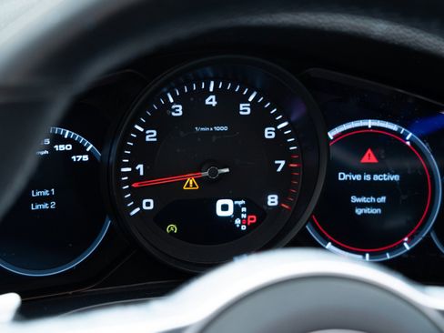 Used 2020 Porsche Cayenne image 24