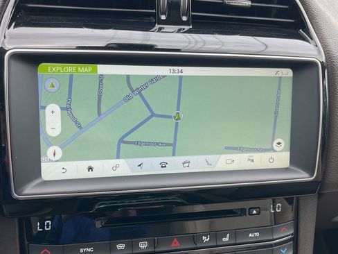 Used 2017 Jaguar F-PACE Prestige image 13