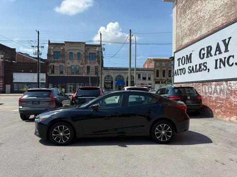 Used 2018 MAZDA MAZDA3 Sport FWD image 5