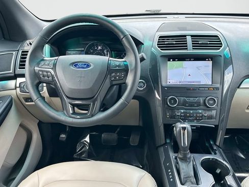 Used 2019 Ford Explorer XLT w/ Equipment Group 202A AWD/4WD image 2