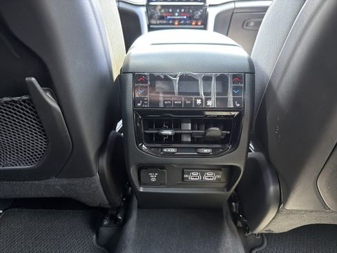 Used 2025 Jeep Grand Cherokee Summit w/ Obsidian Package AWD/4WD image 29