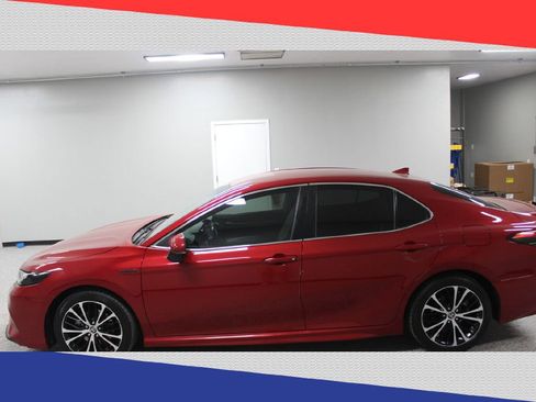 Used 2020 Toyota Camry SE image 6