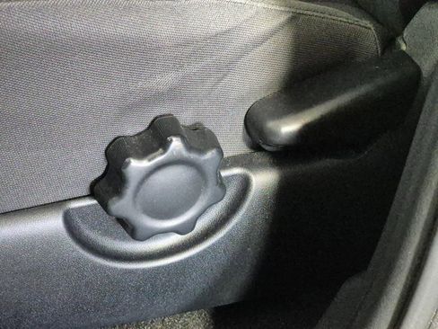 Used 2017 Toyota Tacoma TRD Sport image 14