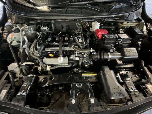 Used 2025 Nissan Versa SV image 32