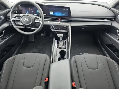 Used 2024 Hyundai Elantra SEL image 11