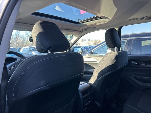 Used 2023 Jeep Grand Cherokee Laredo X image 16