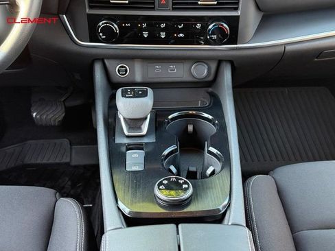 Used 2023 Nissan Rogue S AWD/4WD image 19
