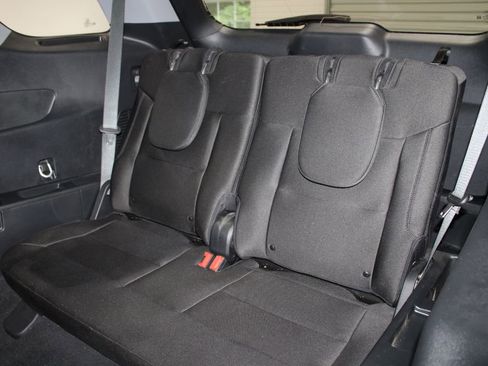 Used 2023 Ford Explorer XLT AWD/4WD image 19