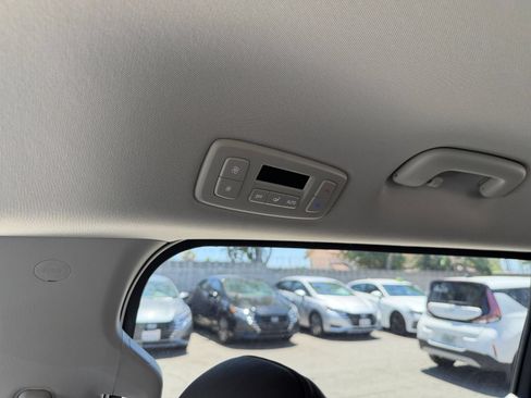 Used 2026 Kia Carnival FWD image 20