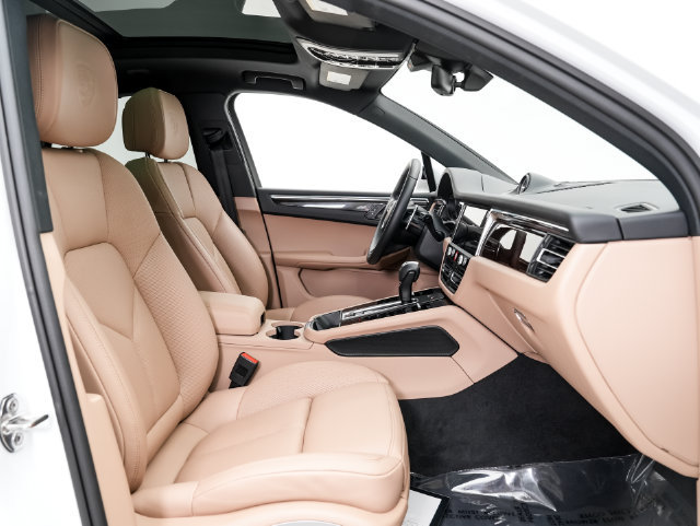 Certified 2026 Porsche Macan AWD/4WD image 25