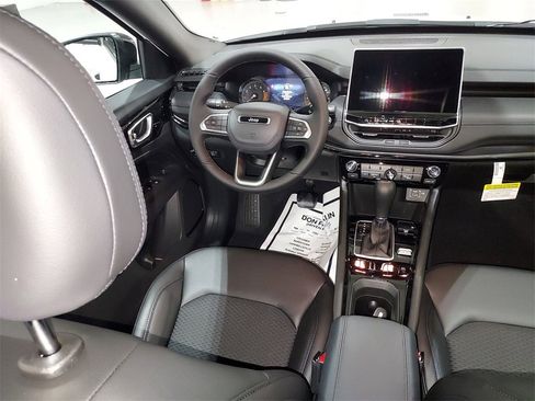 New 2026 Jeep Compass Latitude image 15