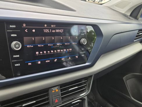 Certified 2023 Volkswagen Taos SE w/ Black Wheel Package FWD image 21