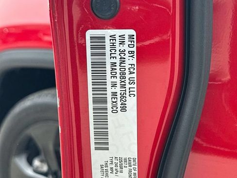 Used 2021 Jeep Compass Latitude w/ Sun and Sound Group AWD/4WD image 30