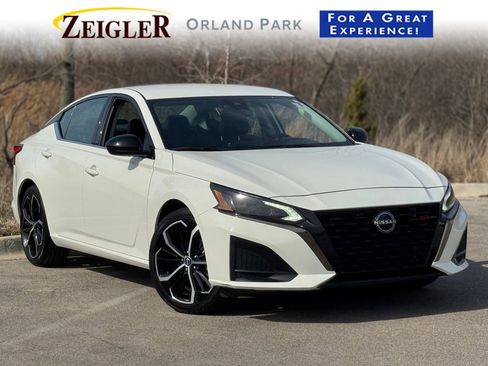 Certified 2024 Nissan Altima 2.5 SR image 1