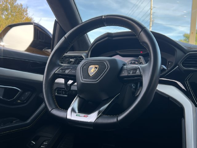Used 2020 Lamborghini Urus AWD/4WD image 22