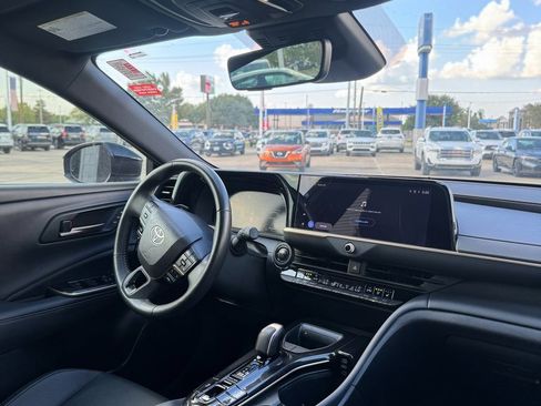 Used 2025 Toyota Crown Signia XLE image 10