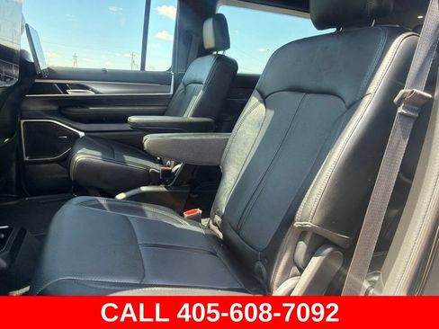 Used 2024 Jeep Wagoneer L Series II w/ Convenience Group I AWD/4WD image 13
