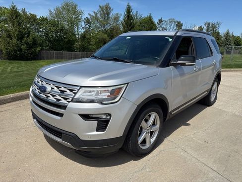 Used 2018 Ford Explorer XLT w/ Equipment Group 202A FWD image 1