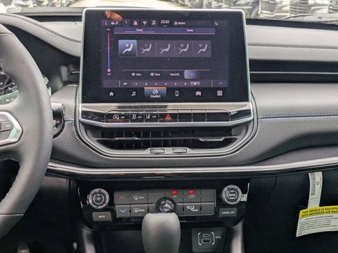 New 2026 Jeep Compass Latitude image 16