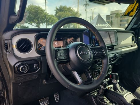 Used 2024 Jeep Wrangler Sport S image 13