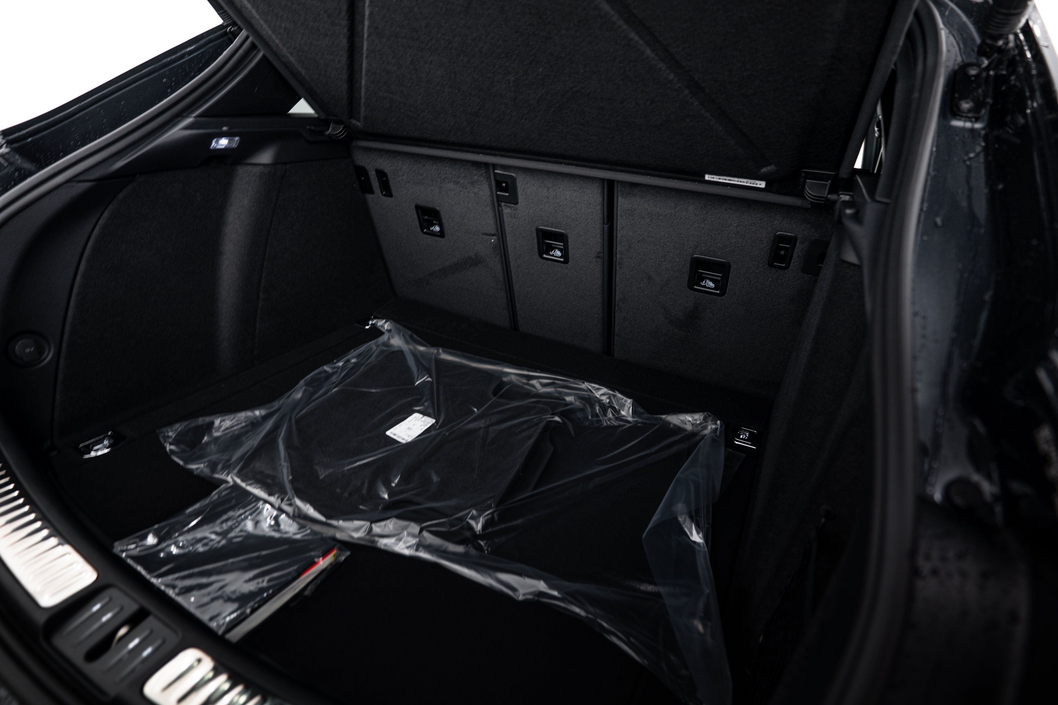 Certified 2026 Porsche Macan AWD/4WD image 24
