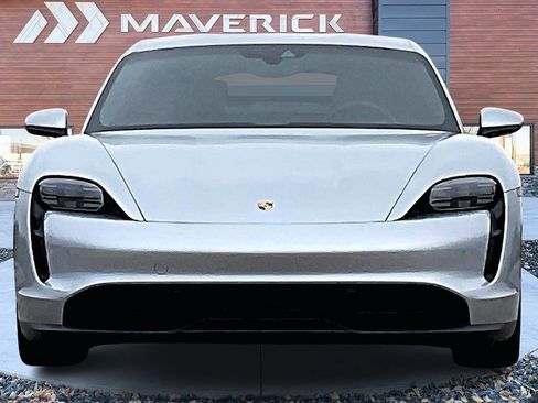 Used 2022 Porsche Taycan image 2