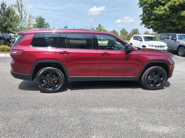Used 2025 Jeep Grand Cherokee L Altitude RWD image 2