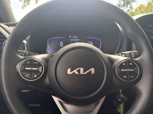 Used 2025 Kia Soul LX w/ LX Technology Package FWD image 27