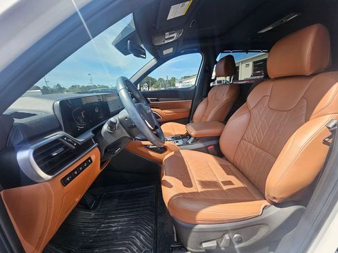 Used 2025 Kia Telluride AWD image 14