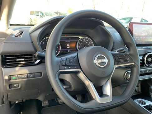 Used 2025 Nissan Sentra SV image 33