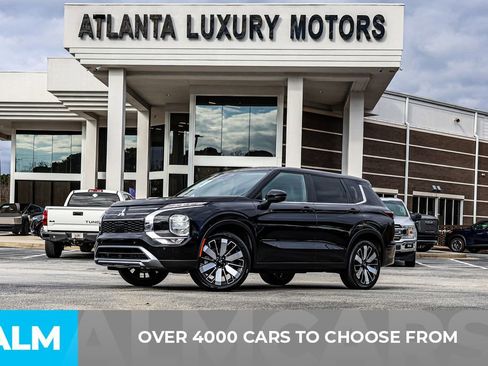 Used 2025 Mitsubishi Outlander SE image 3