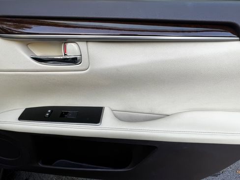 Used 2017 Lexus ES 350 w/ Premium Package image 43