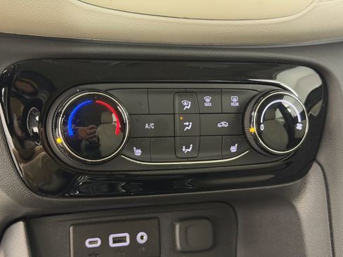 Used 2023 Buick Encore GX Preferred w/ Cold Weather Comfort Package image 28