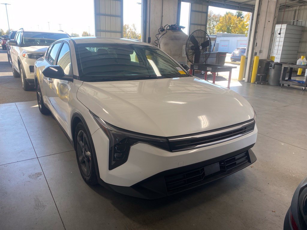 Used 2025 Kia K4 FWD image 1