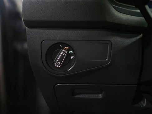 Used 2024 Volkswagen Tiguan SE w/ Panoramic Sunroof Package image 28