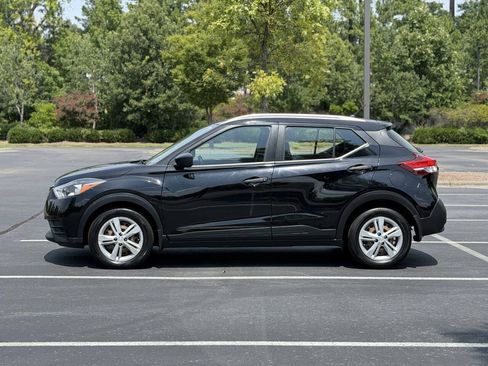 Used 2019 Nissan Kicks S FWD image 4