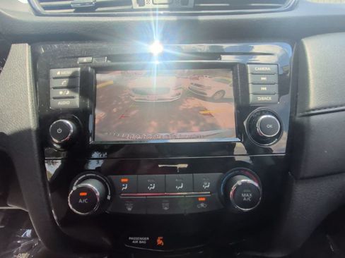 Used 2018 Nissan Rogue S FWD image 18