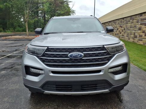 Used 2021 Ford Explorer XLT w/ Equipment Group 202A AWD/4WD image 3