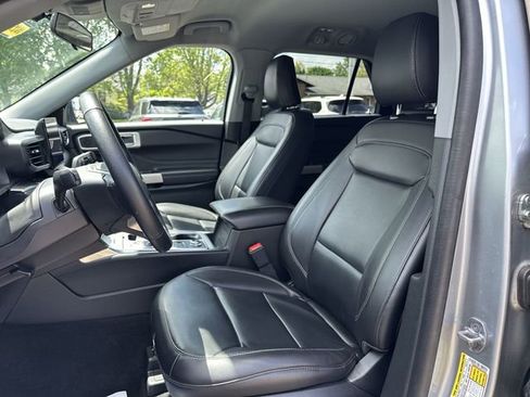 Used 2022 Ford Explorer XLT w/ Equipment Group 202A AWD/4WD image 15