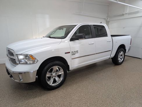 Used 2019 RAM 1500 Classic SLT w/ SLT Plus D←cor Group AWD/4WD image 1