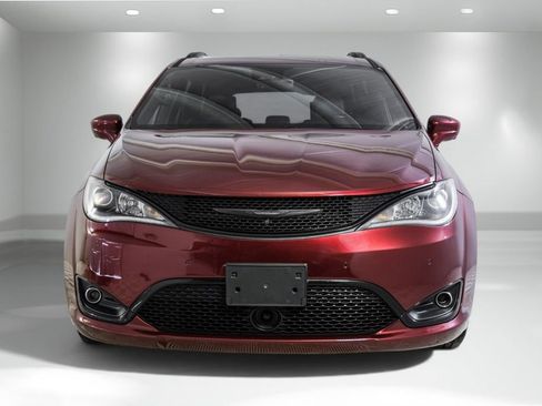 Used 2018 Chrysler Pacifica Touring-L Plus w/ Advanced Safetytec Group FWD image 4