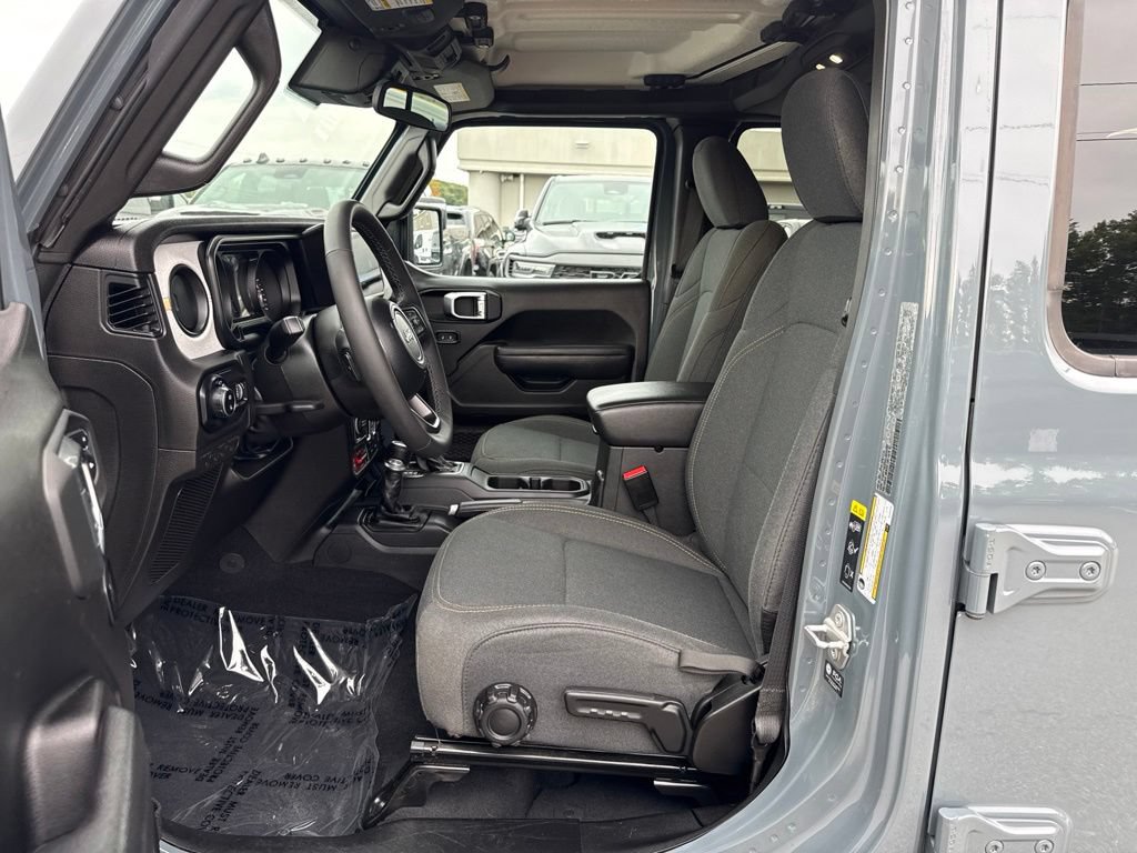 Certified 2025 Jeep Gladiator Sport AWD/4WD image 17