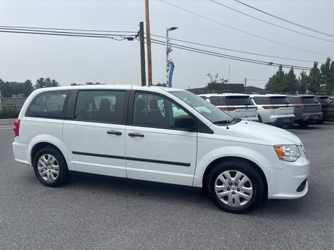 Used 2016 Dodge Grand Caravan American Value Package FWD image 4